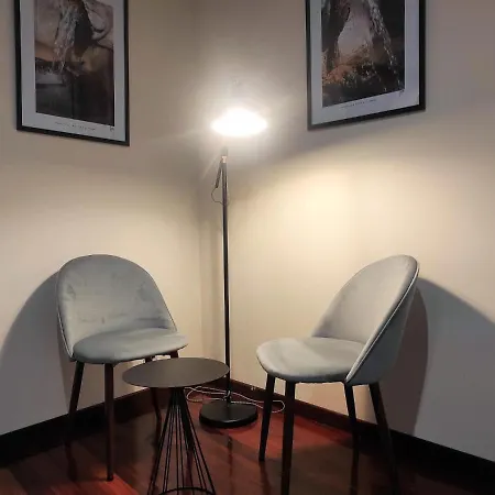 Apartamento 1a. Disfruta De Su Balcón Sobre El Casco Viejo. *